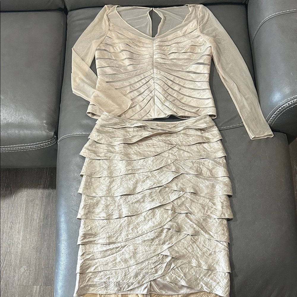 Adrianna Papell Events Essentials Elegant Beige Two-Piece Skirt Set. Size 10/12